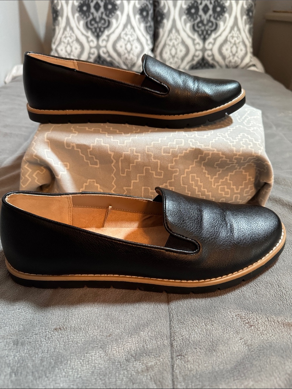 Life Stride ultra Black Slip-On Loafers with Tan Trim Sz 11 M